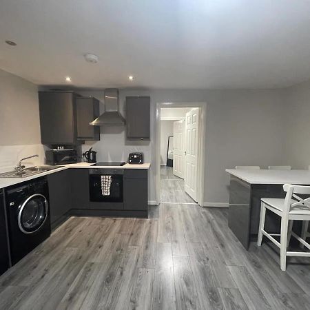 Hosted By Ryan - 2 Bedroom Apartment Liverpool Dış mekan fotoğraf